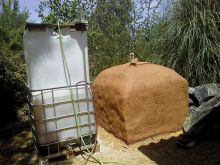 Biogas-Kleinanlage mit IBC-Containern gebaut